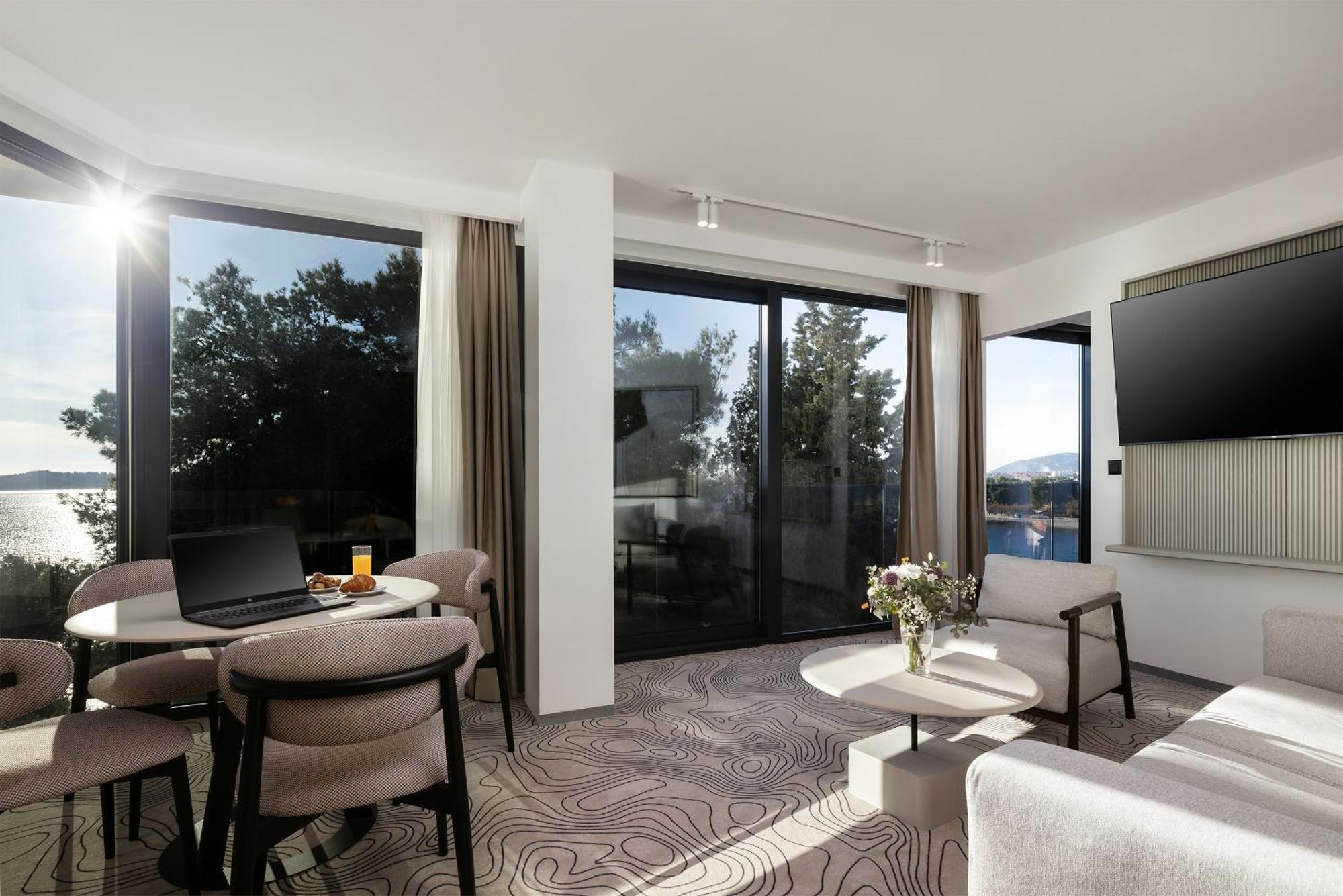 Seesea Hotel 4*